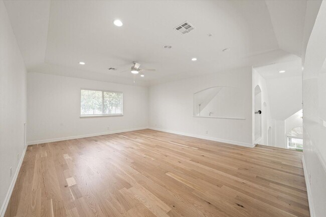 Building Photo - 124 N Crosstimber Trail
