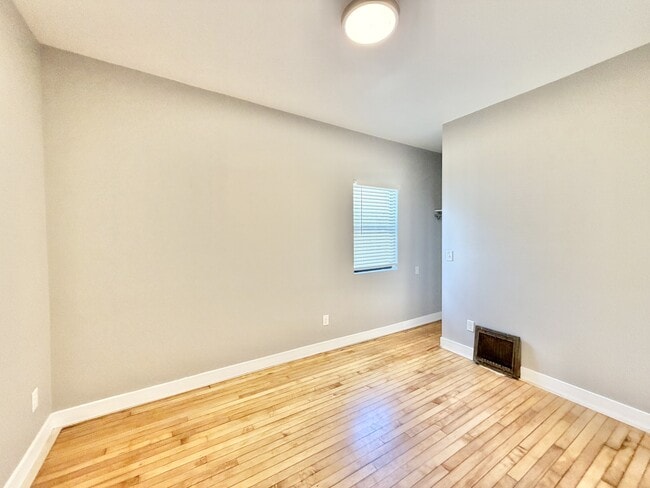 Building Photo - 425 S Jackson St