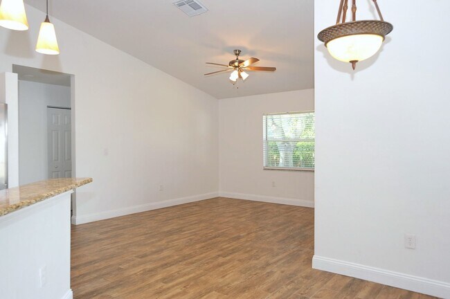 Building Photo - ANNUAL RENTAL: 3 Bedroom Single Family Home in North Naples