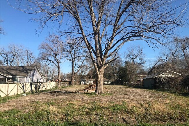 Building Photo - 530 Raymac St