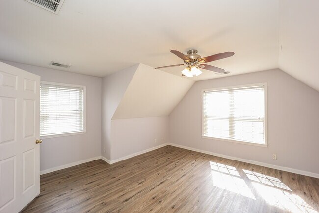 Building Photo - 84 Columns Way