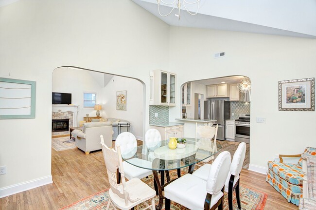 Building Photo - Discover the charm of this FULLY FURNISHED...