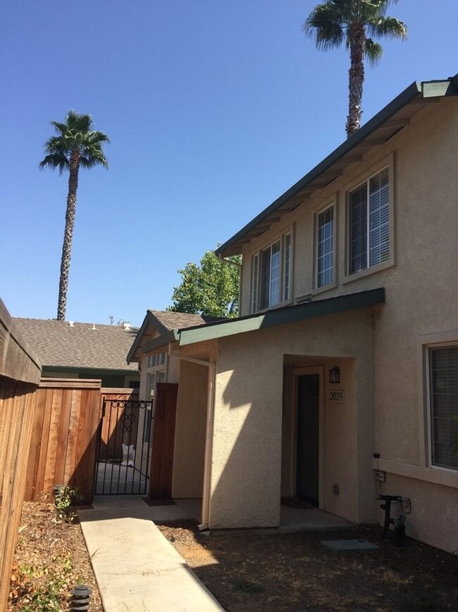 Building Photo - Davis - Centrally Located Home