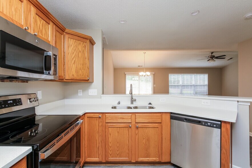 Building Photo - 135 English Hills Dr