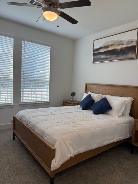 Building Photo - Lofts at Katy Ranch