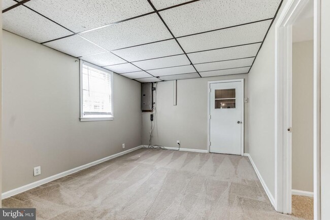 Building Photo - 8615 Regor Ln