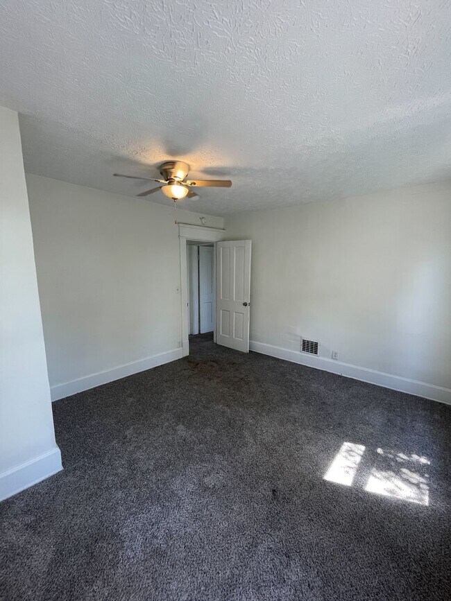 Building Photo - Spacious 3-Bedroom, 2-Bath Home – Great Lo...