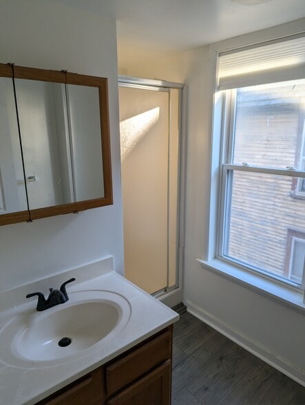 Building Photo - 122 Intervale Ave