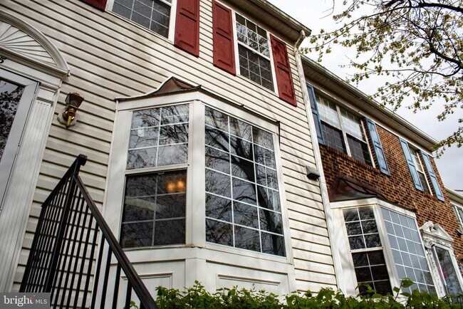 Building Photo - 2095 Pawlet Dr