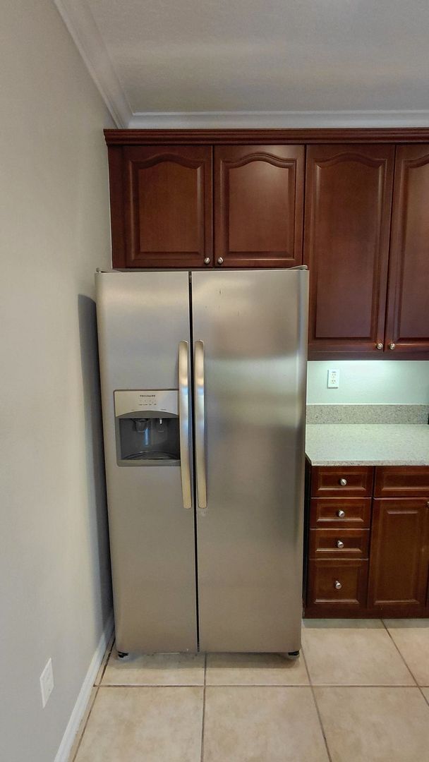 Building Photo - 3 Bedroom, 2 Bath Condo in Lakeside at Lak...