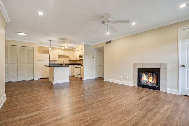 Building Photo - 370 Lake Tahoe Ct