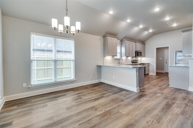 Building Photo - 2802 Clover Dr