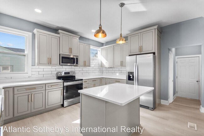 Building Photo - 6 br, 4 bath House - 806 W 34th Street