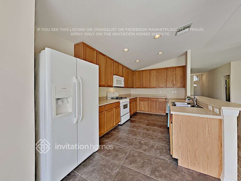 Building Photo - 6815 Monarch Park Dr