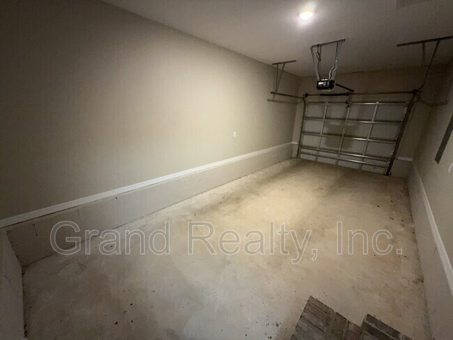 Building Photo - 4090 Charles Cir