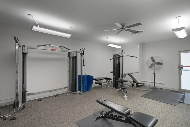 Building Photo - 6301 N Sheridan Rd