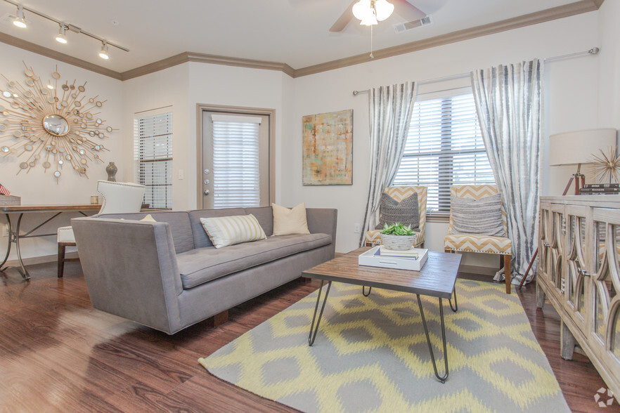 A1 Living Room - Willow Creek Apartments