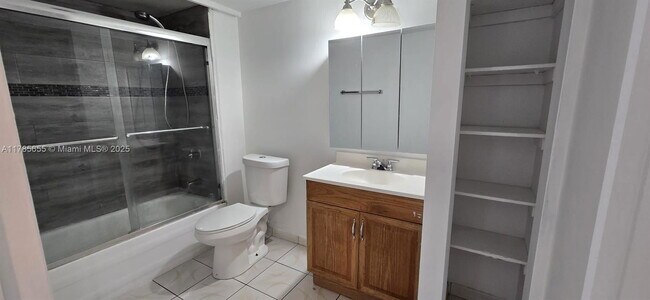 Building Photo - 4848 NW 24th Ct