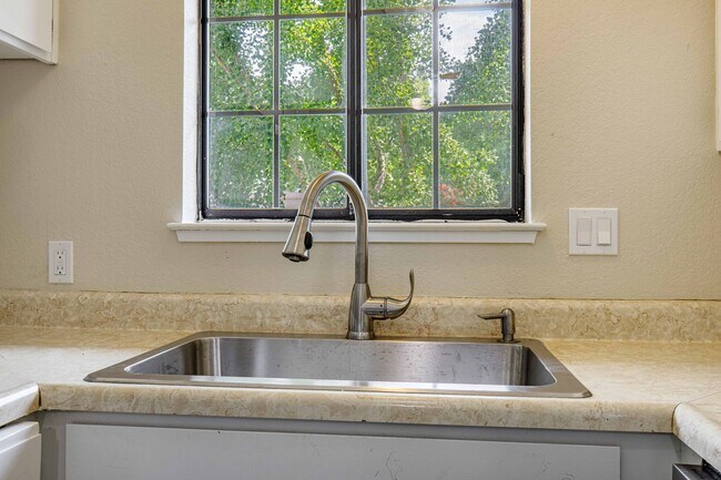 Building Photo - 3521 Akeby Dr