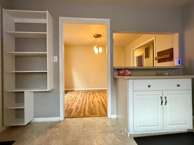 Building Photo - Charming 3bdr Brick Rancher in the Heart of Williamsburg, VA