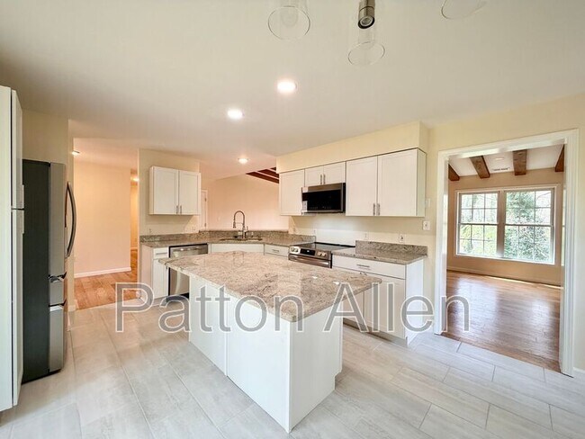 Building Photo - 6 Providence Rd