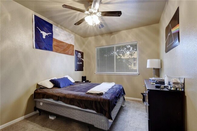 Building Photo - West Campus Condo Under $1000/Bedroom Walk...