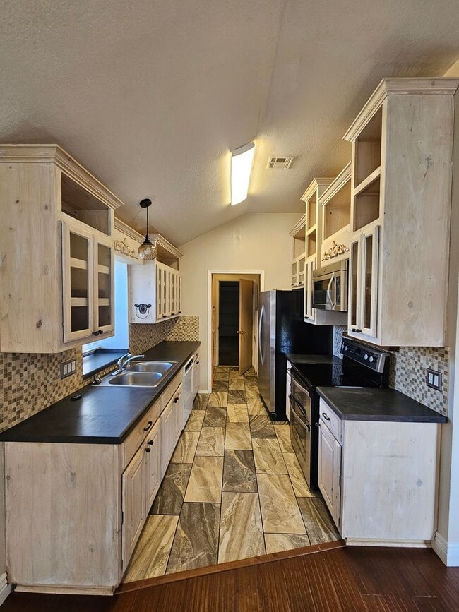 Building Photo - (3) Bed/(2) Bath in SE Norman! Pets Negotiable!