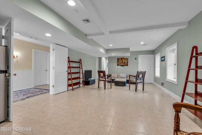 Building Photo - 2 Tradewinds Ln