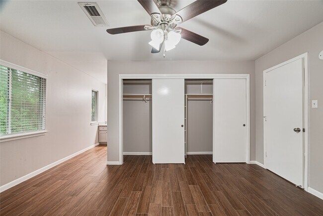 Building Photo - 2425 W Settler's Way
