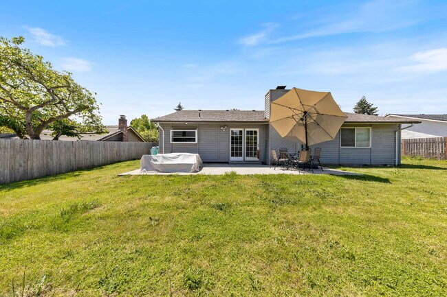 Building Photo - Charming 3-Bedroom Home with 2 Full Baths ...