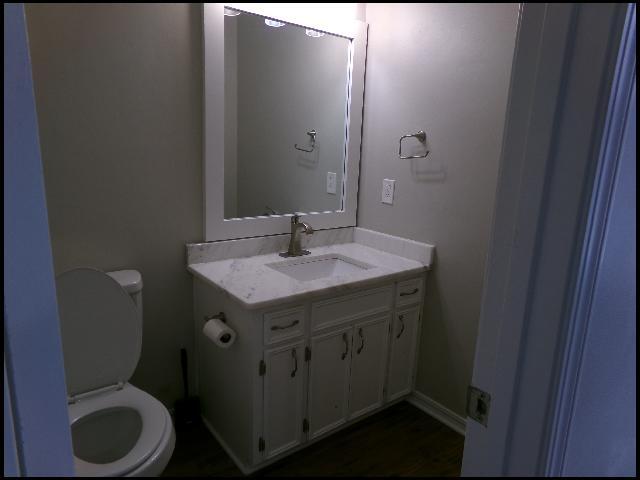 Building Photo - 408 W 4th St