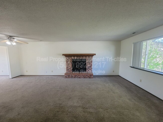 Building Photo - 8831 W Entiat Ave