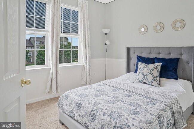 Building Photo - 22438 Maison Carree Square