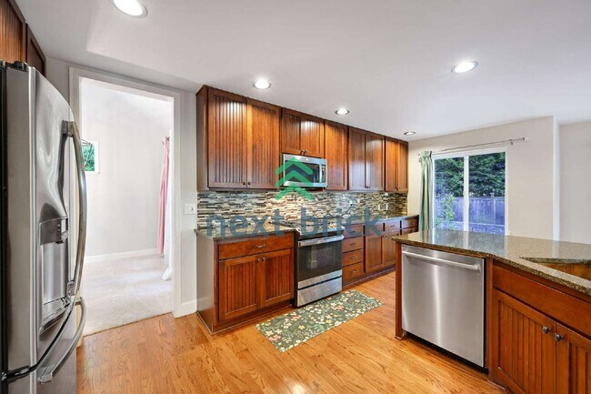 Building Photo - Quiet and Spacious 5-Bedroom Haven w/ 2.5 Baths – 2420 Sq Ft of Comfort Awaits!