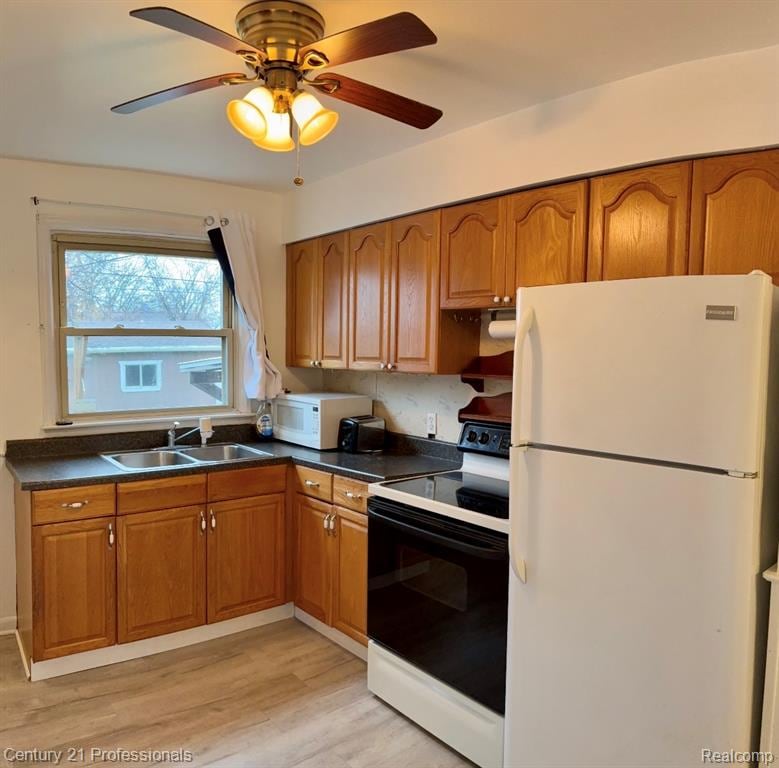 Building Photo - 1403 E Maxlow Ave