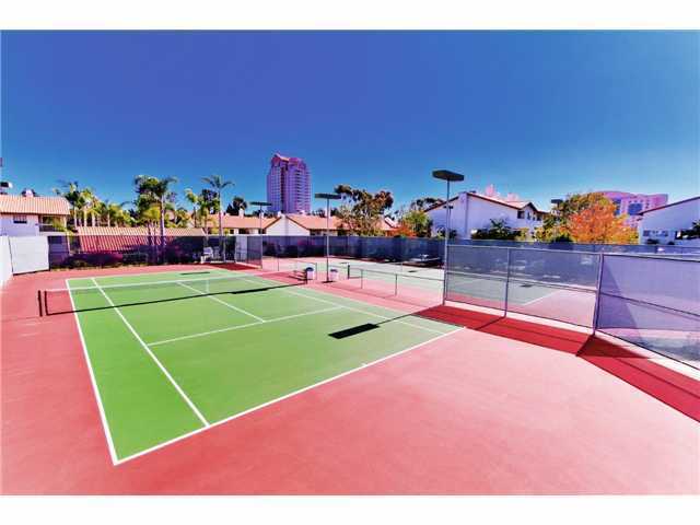 Building Photo - This AMAZINGLY immaculate 2 bed townhome w...