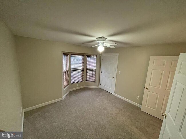Building Photo - 8303 Bluebird Way