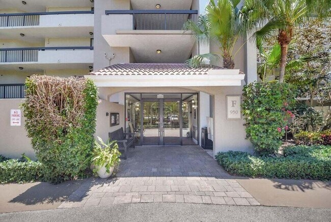 Building Photo - 950 Lavers Cir