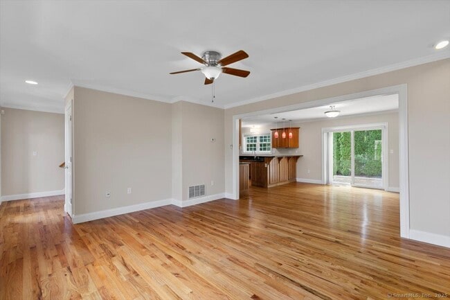 Building Photo - 400 Burr St