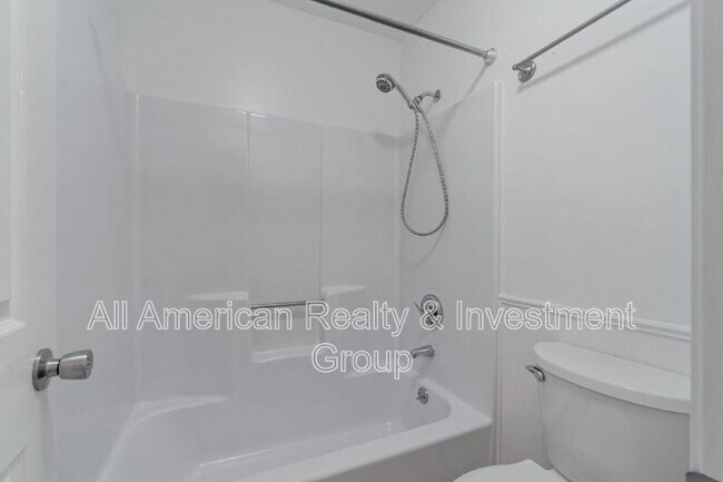 Building Photo - 502 Krest Dr