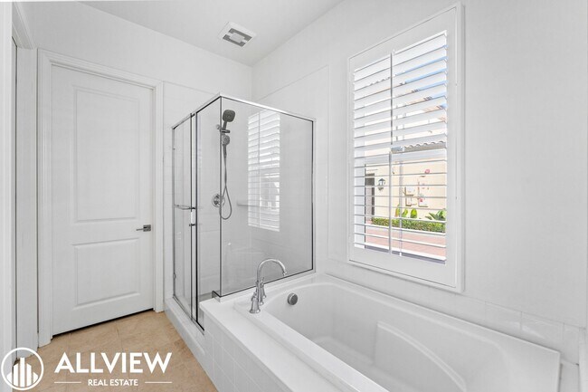Building Photo - Gorgeous 3 bedroom 2.5 bath home in the newly constructed association of Eastwood Village!