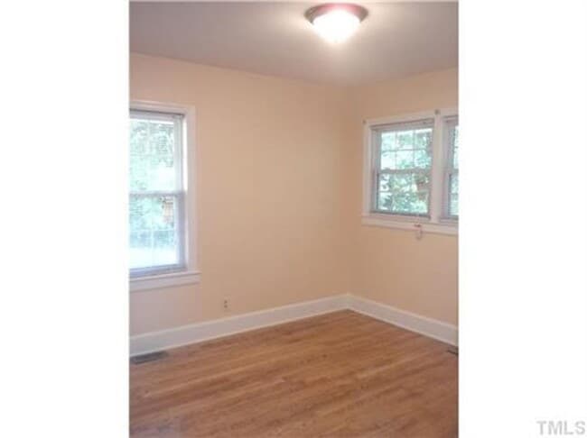 Building Photo - Spacious 4 Bed Close to Everything in Durham!