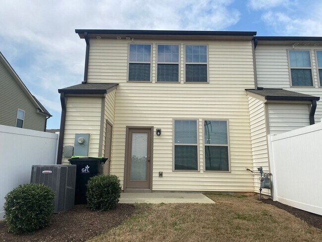 Building Photo - **Charming 3/2.5 Townhome in Clayton**