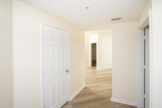 Building Photo - 4010 Grande Vista Blvd