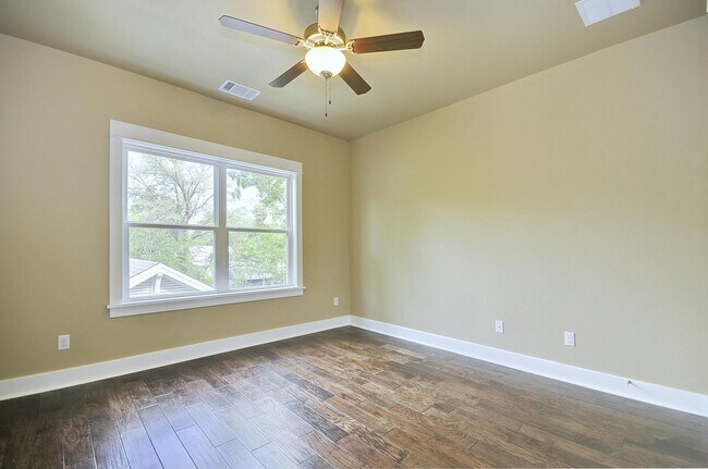 Building Photo - UT PRE-LEASE: 2011 Constructed Custom West...