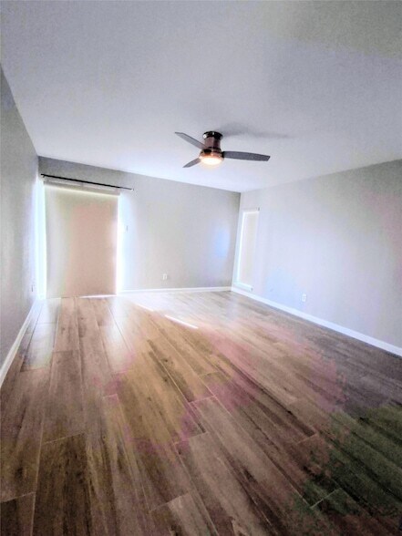 Building Photo - 500 Tiki Dr