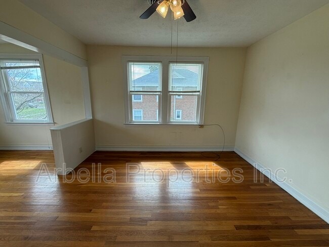 Building Photo - 707 E Unaka Ave