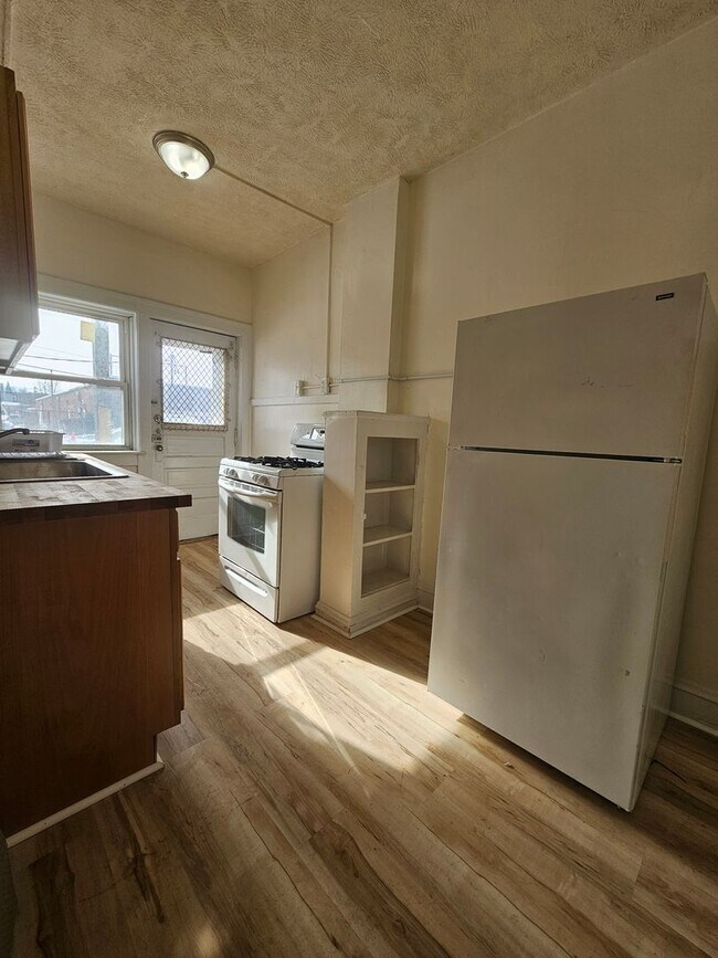 Building Photo - 1933 Lee Rd