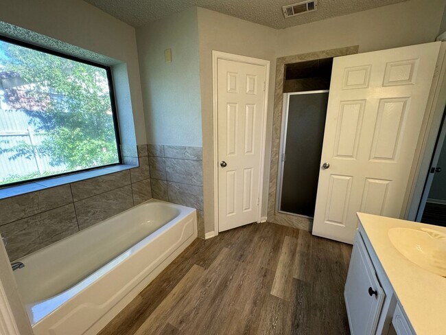 Building Photo - 310 Baumann Dr