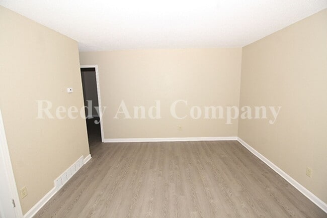 Building Photo - 324 McFarland Dr